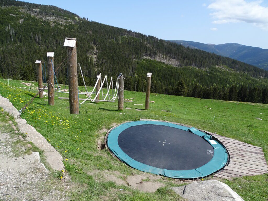Trampolína na otevřeném prostranství