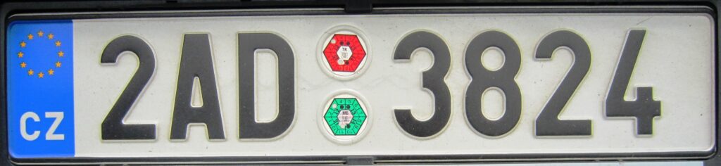 Česká registrační značka osobního automobilu.