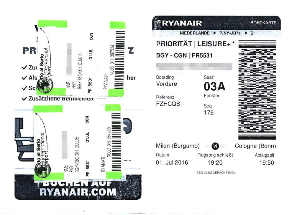 Palubní vstupenka společnosti Ryanair pro let z Bergama do Kolína nad Rýnem.