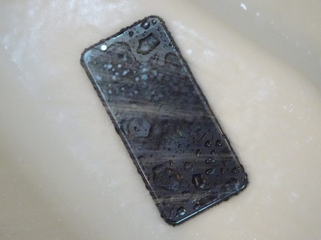 Namočený telefon