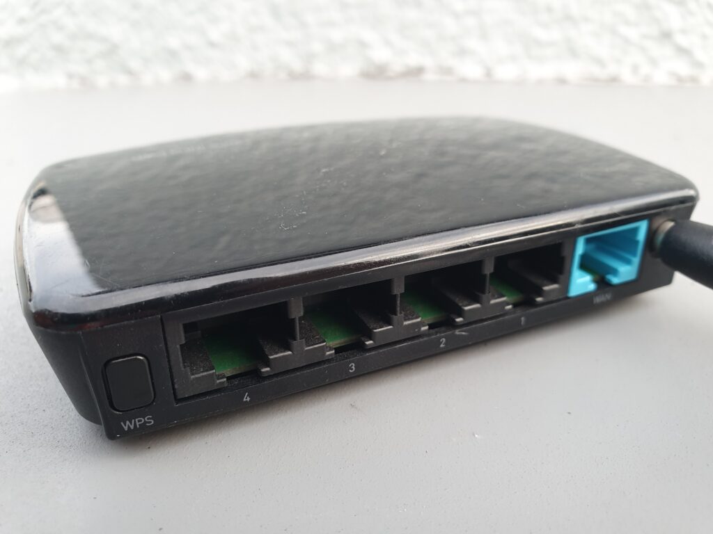 Domácí Wi‑Fi router ELECOM s anténou