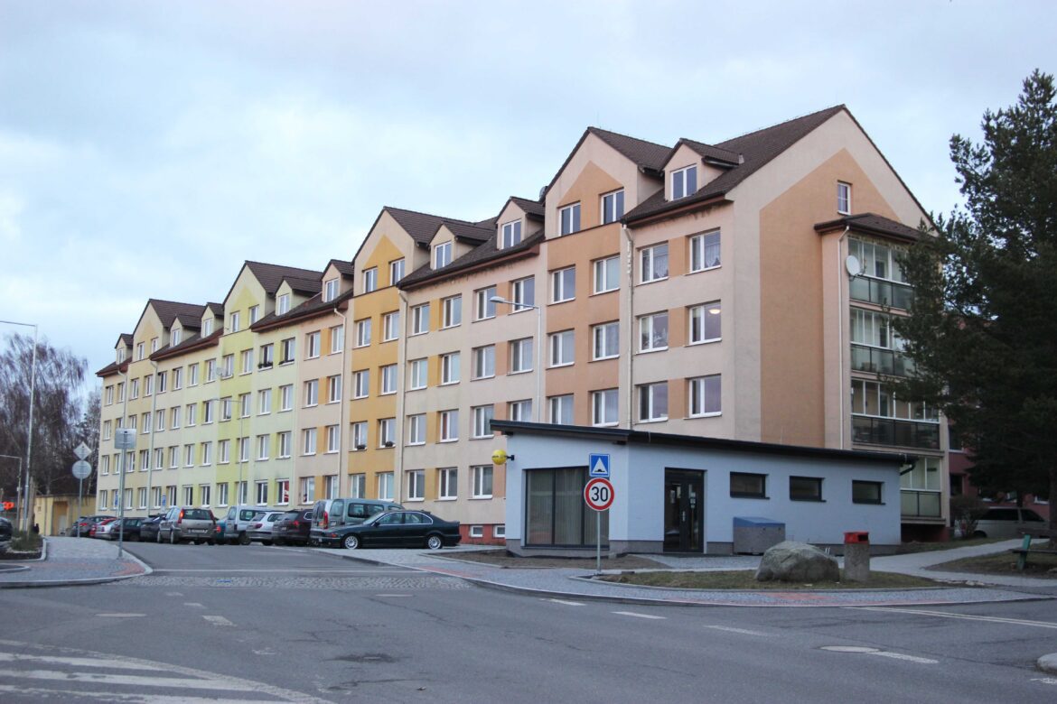 Panelový dům na sídlišti v Rožmitále pod Třemšínem