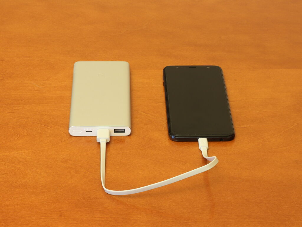 Powerbanka Xiaomi s kapacitou 10 000 mAh nabiji mobil