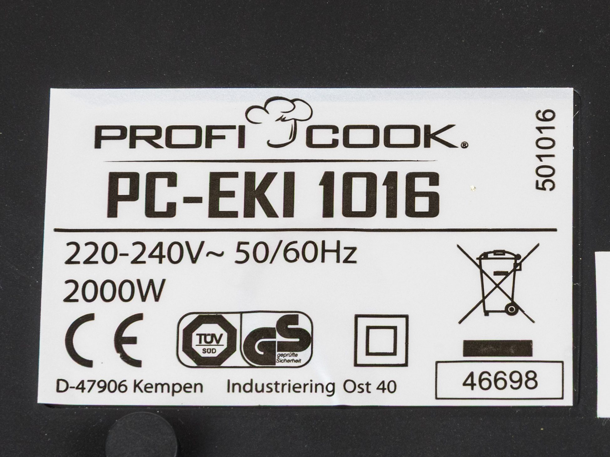 Výrobní štítek vařiče ProfiCook s označením PC-EKI 1016 a elektrickými údaji
