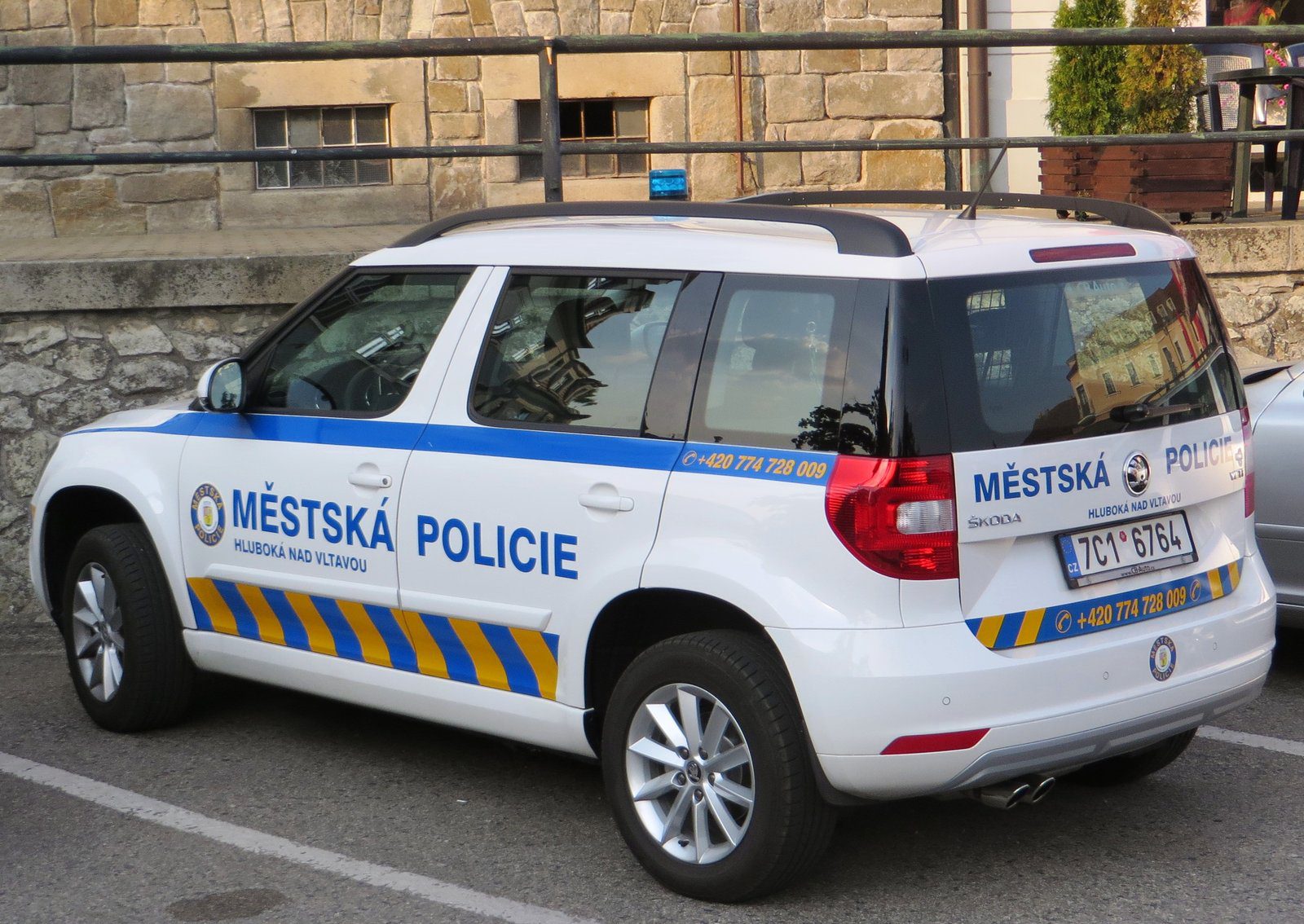 Vozidlo městské policie v České republice přivolané k řešení přestupku.